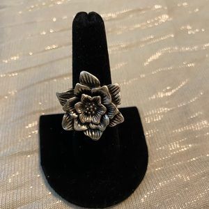 Lucky Brand Flower Statement Ring. Silver.size 9